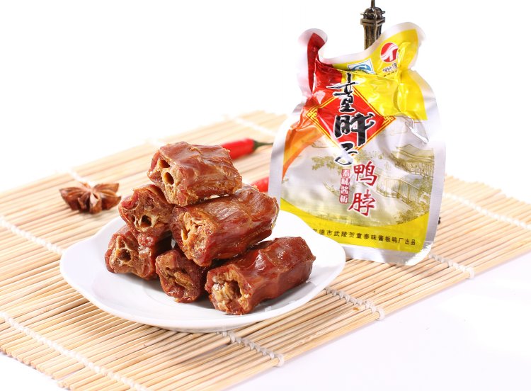槟榔装酱板鸭脖